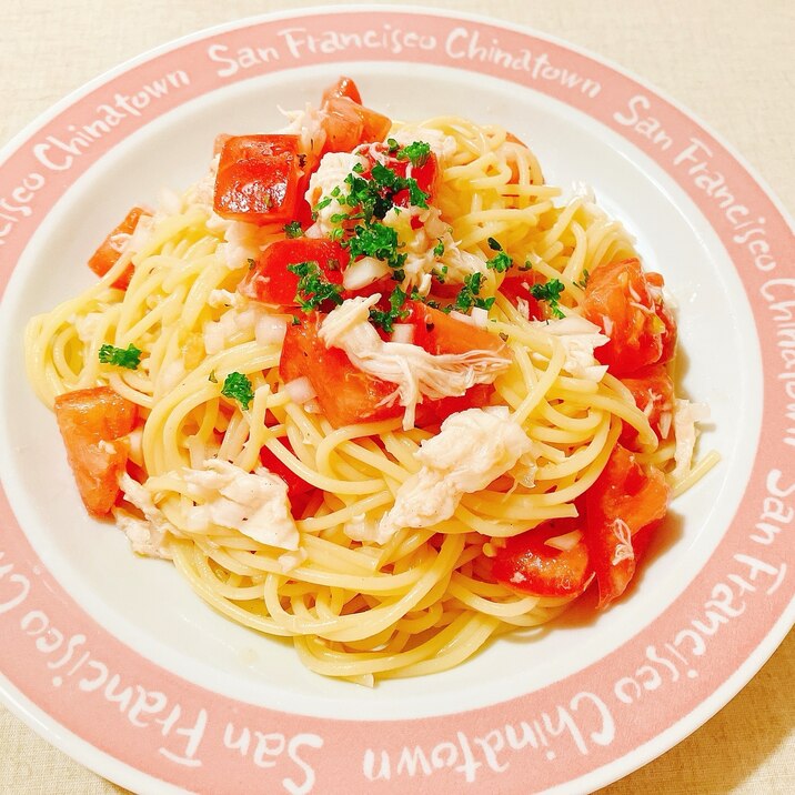 トマトとサラダチキンの冷製パスタ